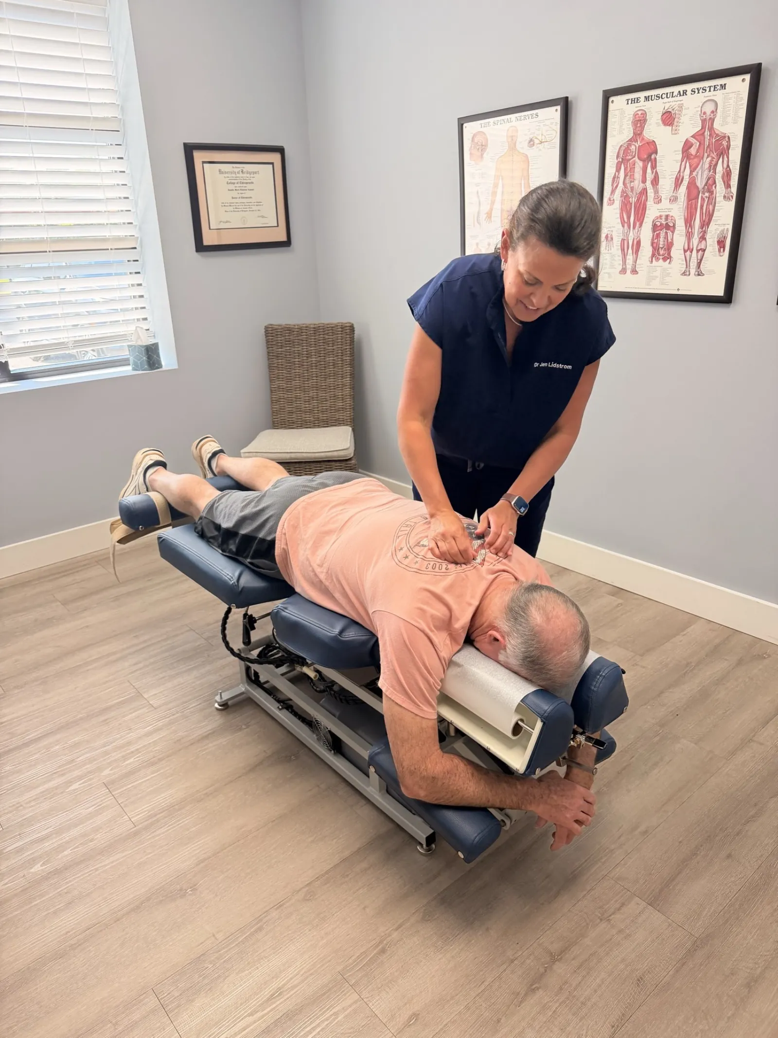 Chiropractic adjustment at Lakeside Sports Chiropractic
