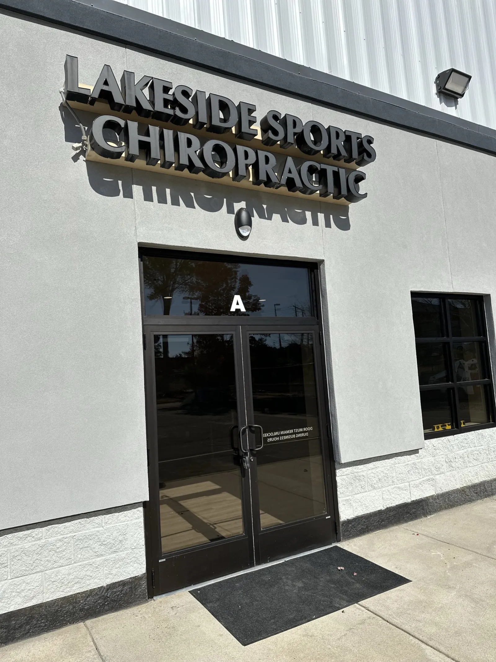Exterior of Lakeside Sports Chiropractic