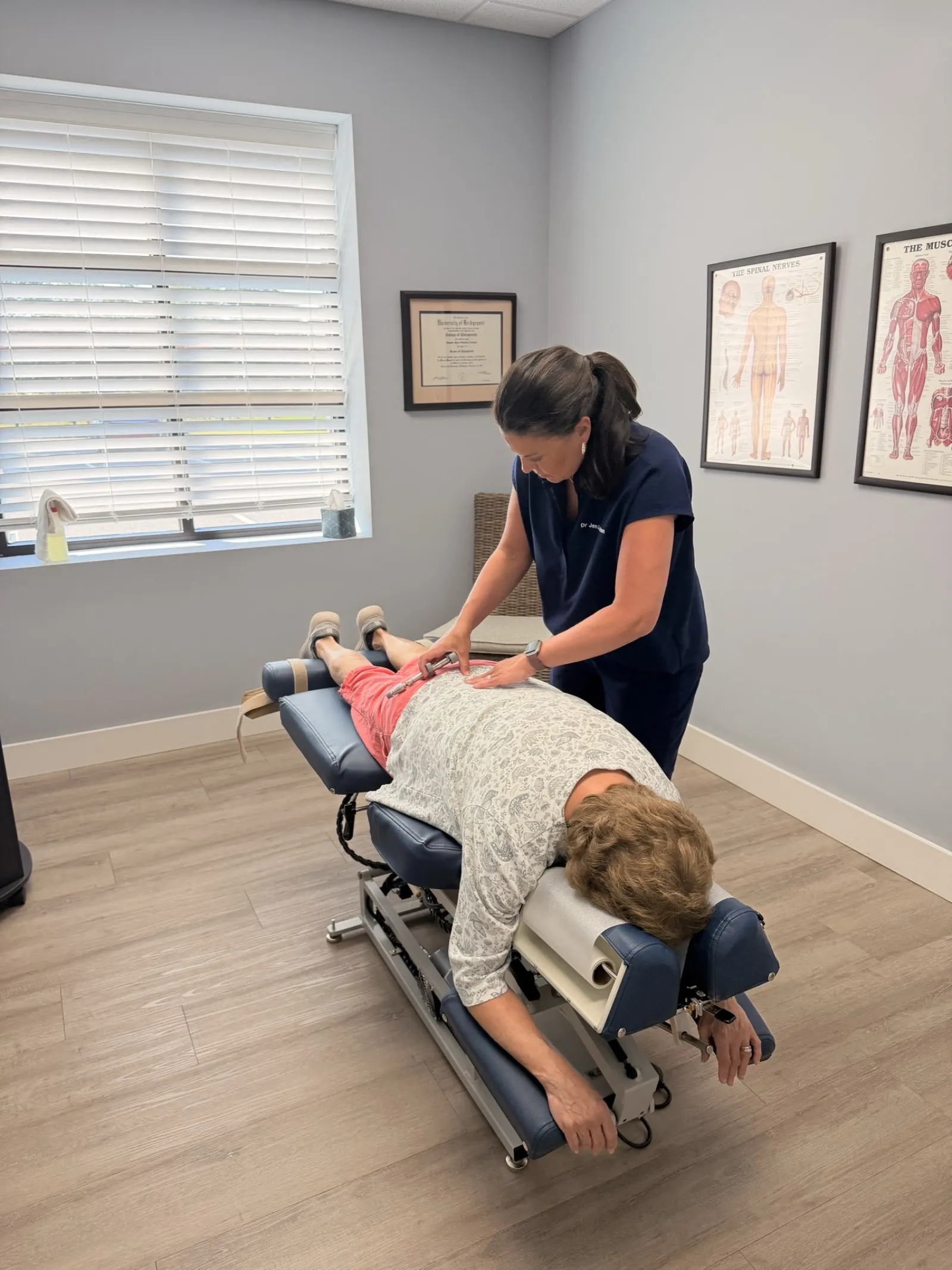 Chiropractic adjustment at Lakeside Sports Chiropractic