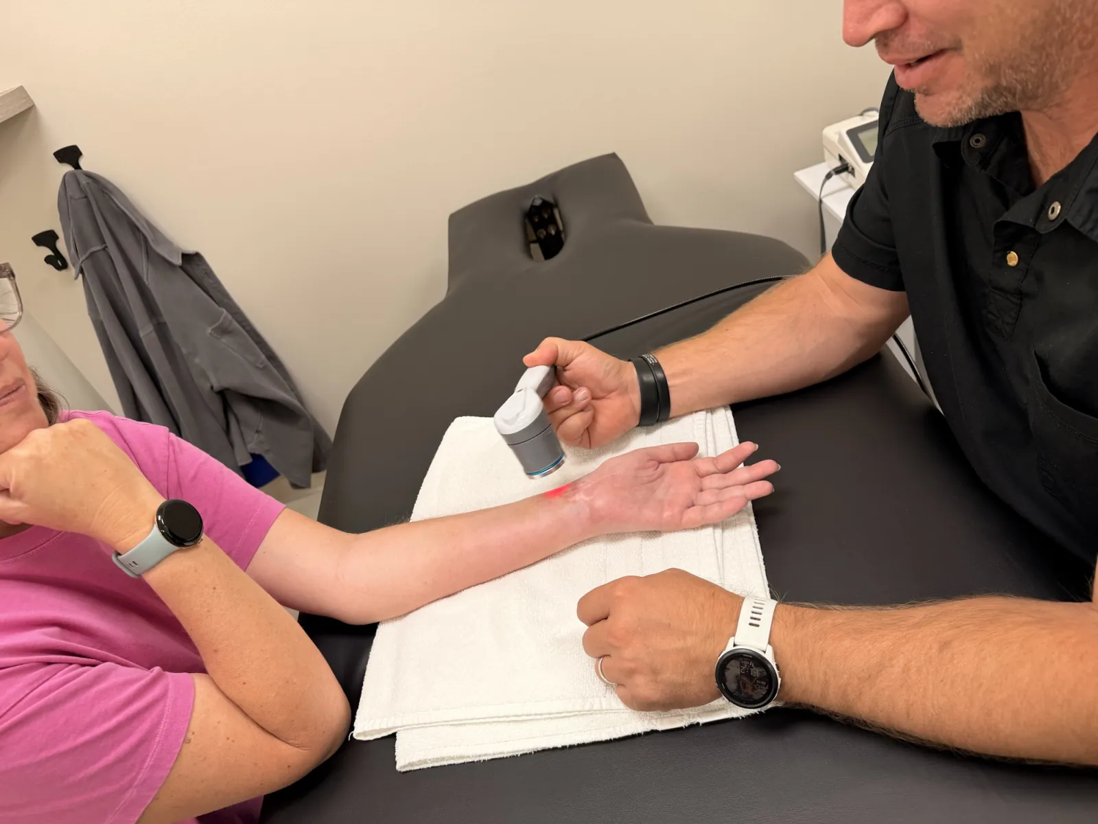 Laser therapy treatment at Lakeside Sports Chiropractic